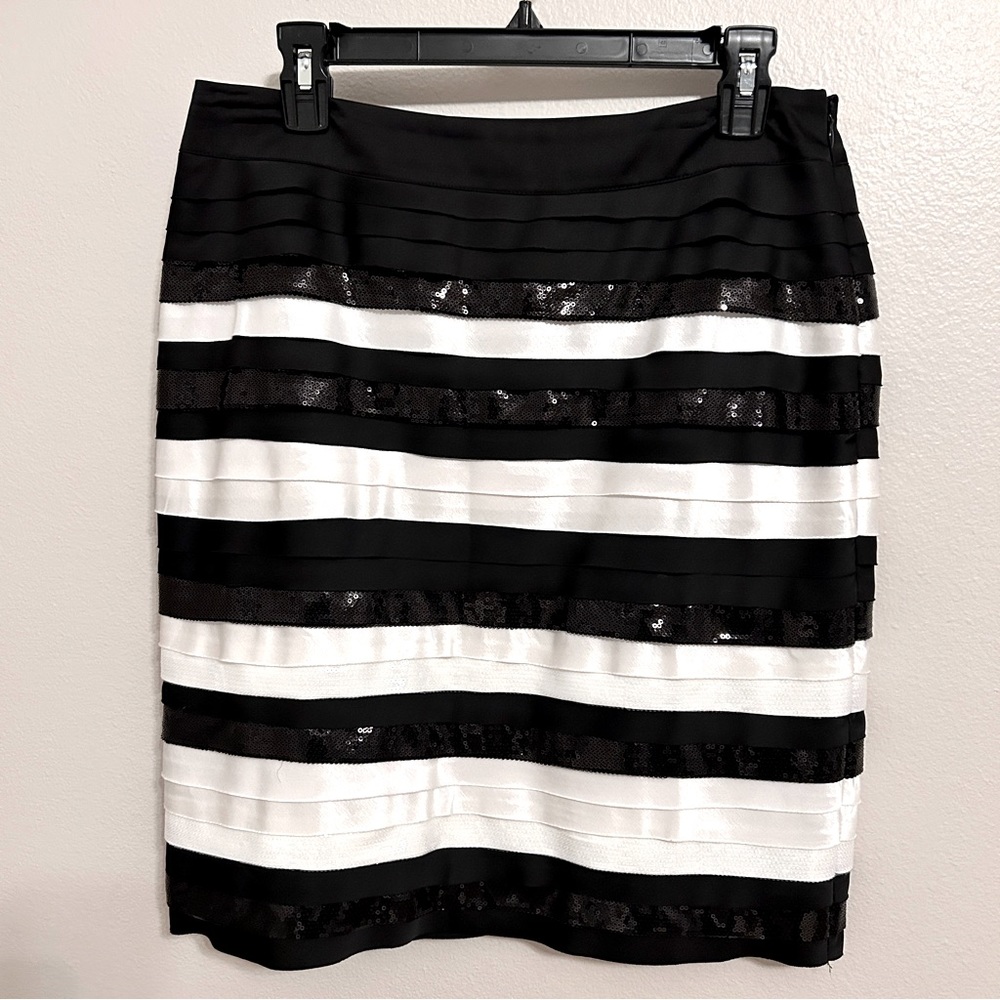 🆕 White House Black Market Satin Mini Skirt💥